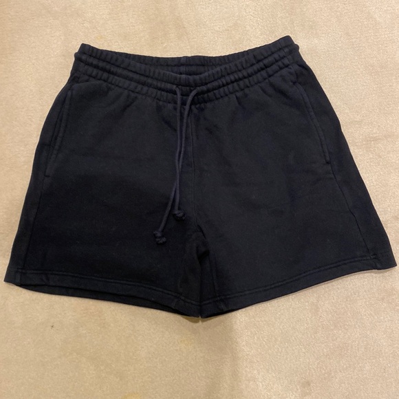 Aritzia Sweatshort - Picture 1 of 4